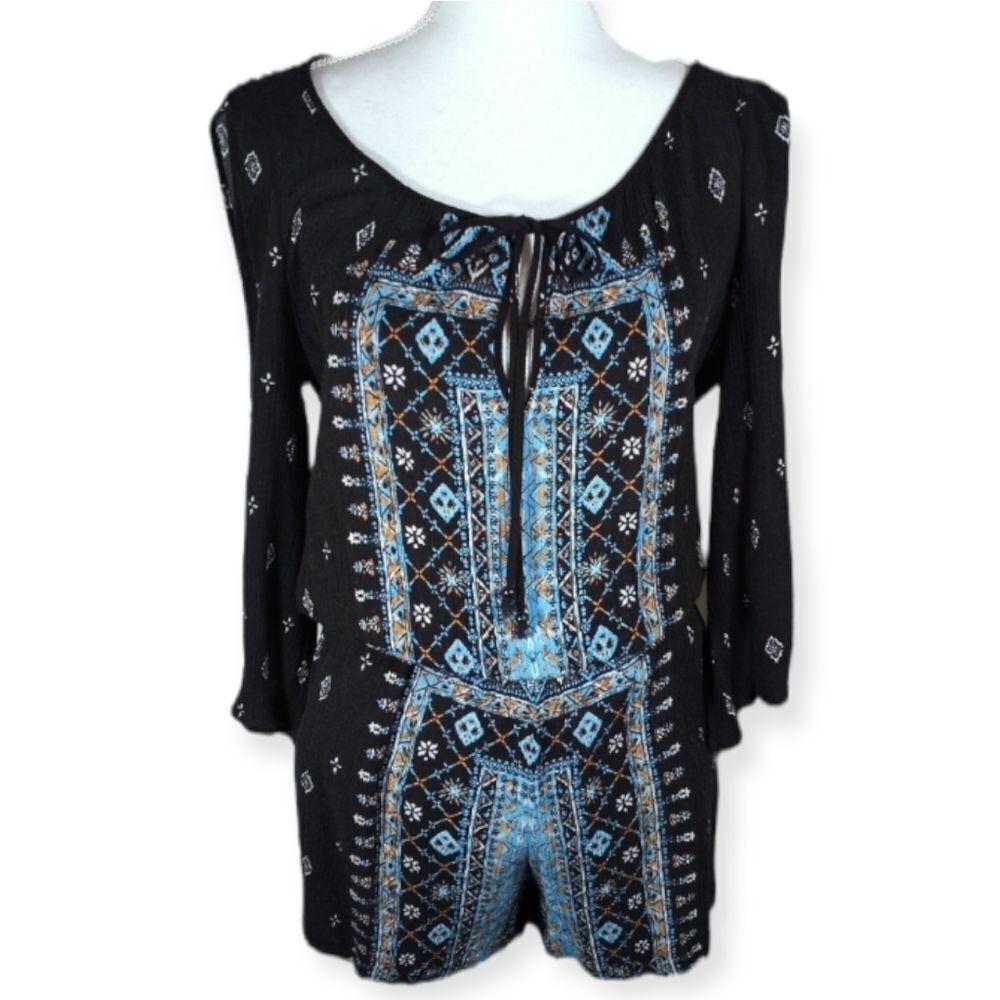 ECI BLUE, WHITE & BLACK COLD SHOULDER ROMPER SZ.M EUC